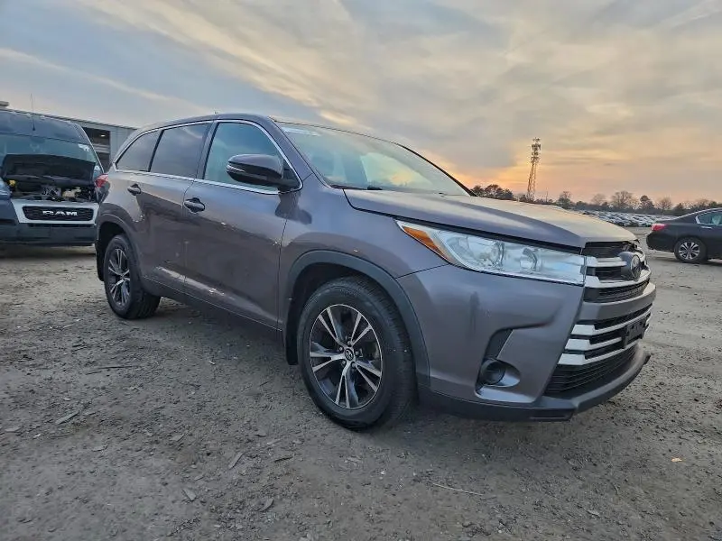 2019 TOYOTA HIGHLANDER LE  