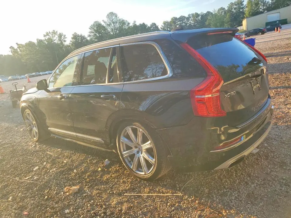 2017 VOLVO XC90 T8  