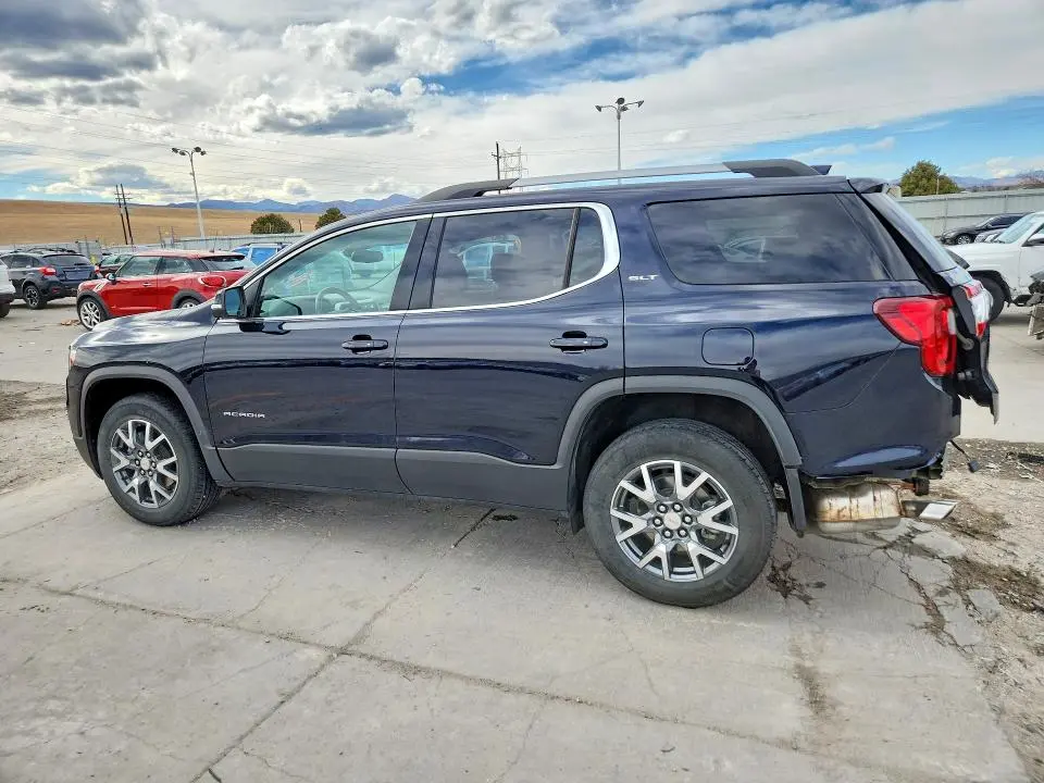 2022 GMC ACADIA SLT  