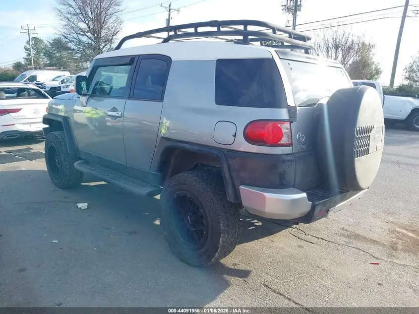 2011 TOYOTA FJ CRUISER  