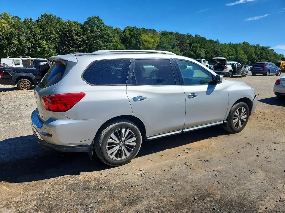 2017 NISSAN PATHFINDER SV  