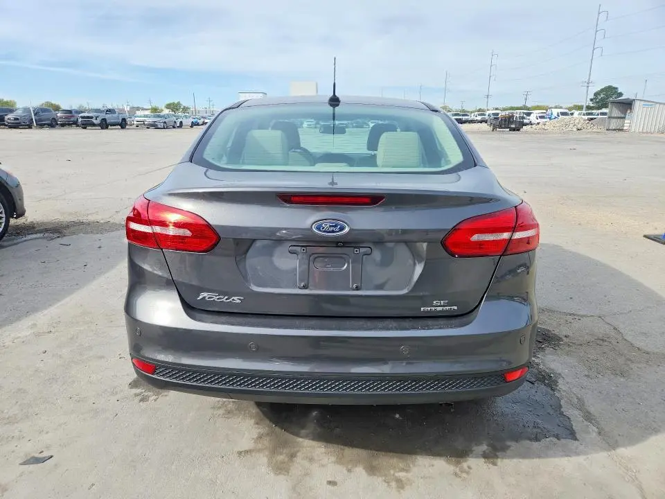 2016 FORD FOCUS SE  