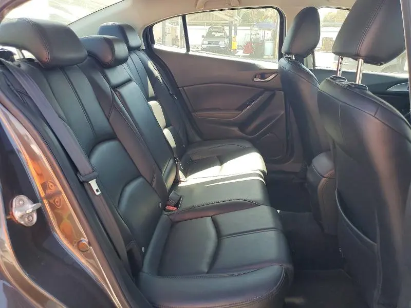 2018 MAZDA 3 TOURING  