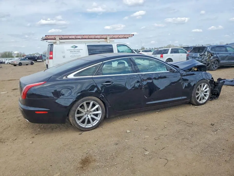 2011 JAGUAR XJ   