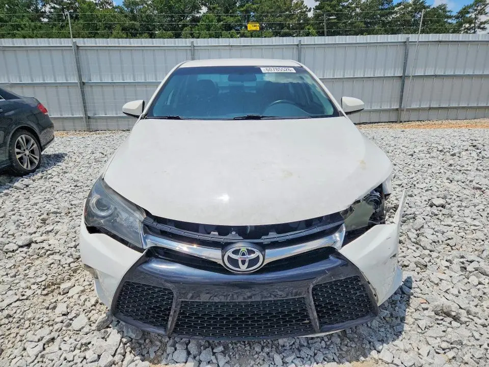 2015 TOYOTA CAMRY SE  
