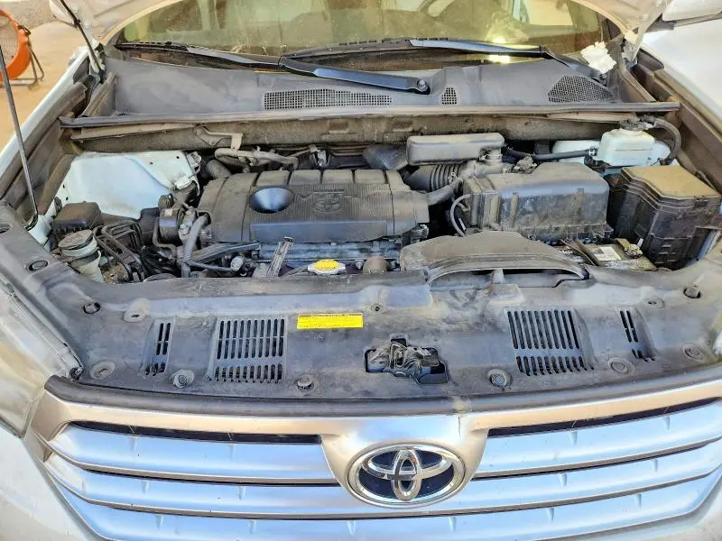 2012 TOYOTA HIGHLANDER SE  