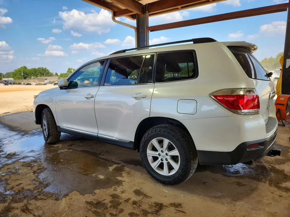 2012 TOYOTA HIGHLANDER SE  