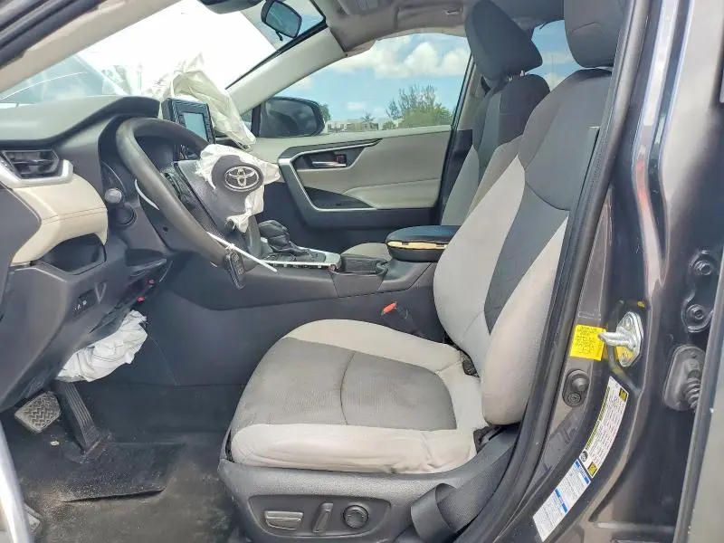 2021 TOYOTA RAV4 XLE  