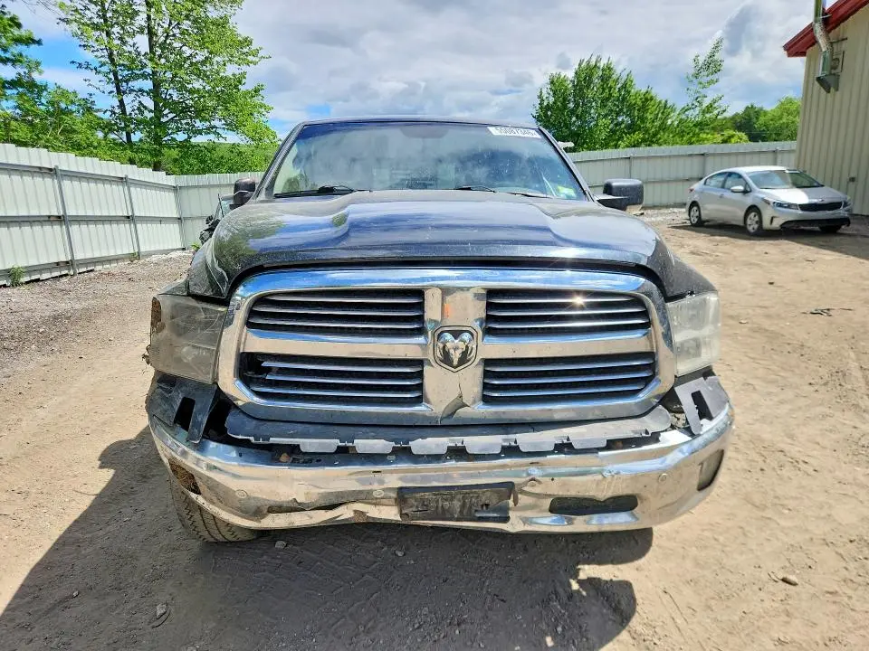 2016 RAM 1500 SLT  