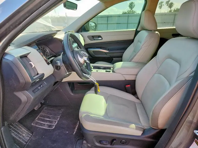2023 NISSAN PATHFINDER SL  