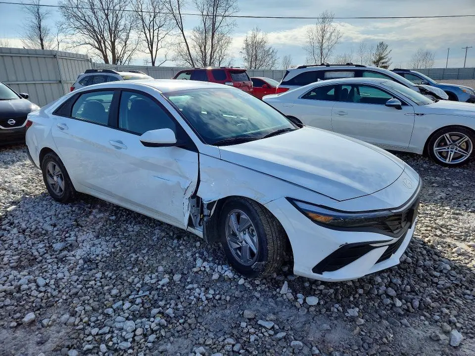 2024 HYUNDAI ELANTRA SE  
