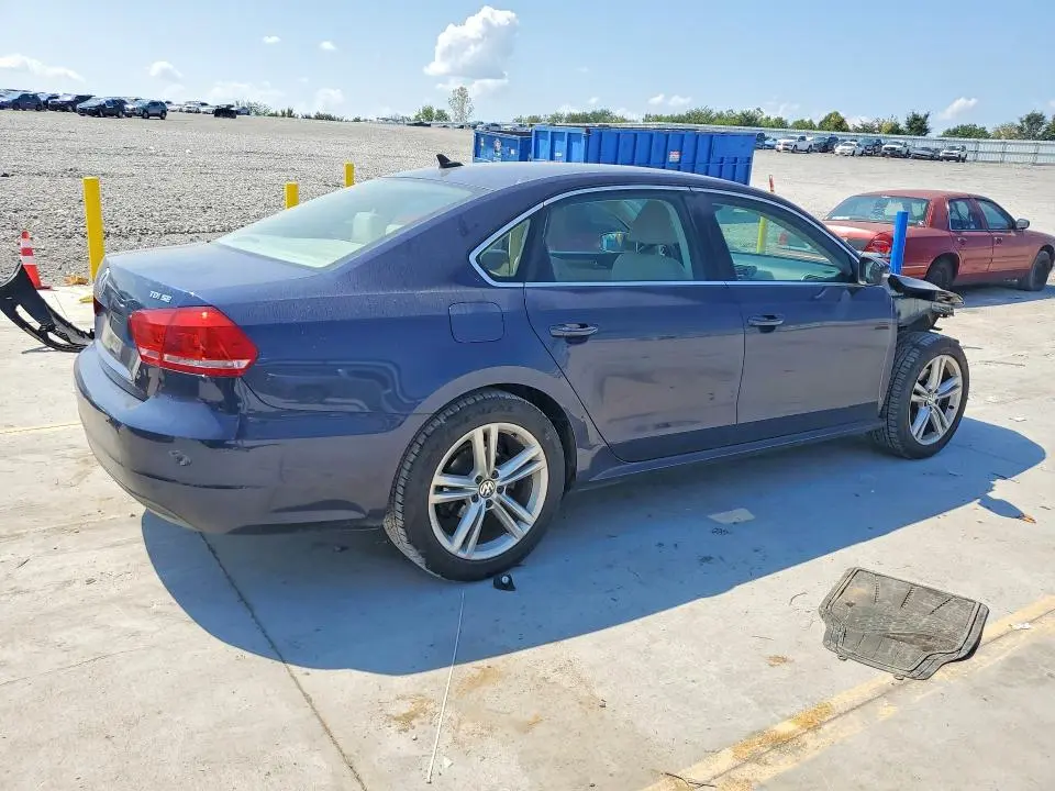 2015 VOLKSWAGEN PASSAT SE  