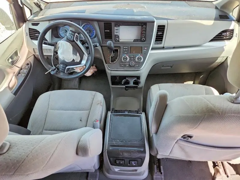 2020 TOYOTA SIENNA LE  