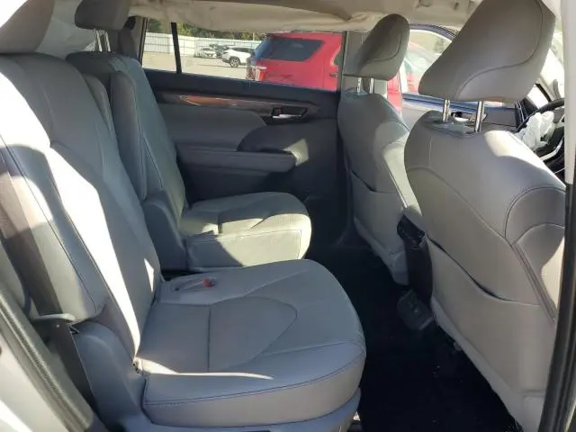 2022 TOYOTA HIGHLANDER PLATINUM  