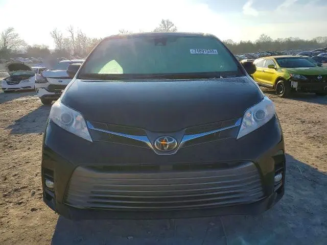 2019 TOYOTA SIENNA XLE  