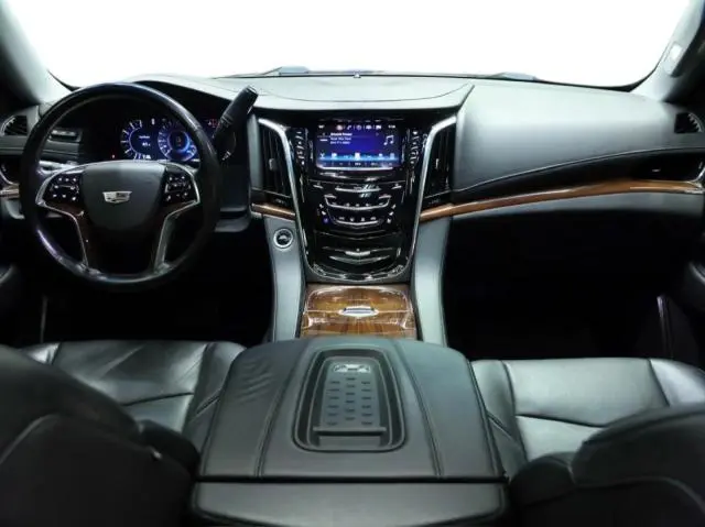 2017 CADILLAC ESCALADE LUXURY  