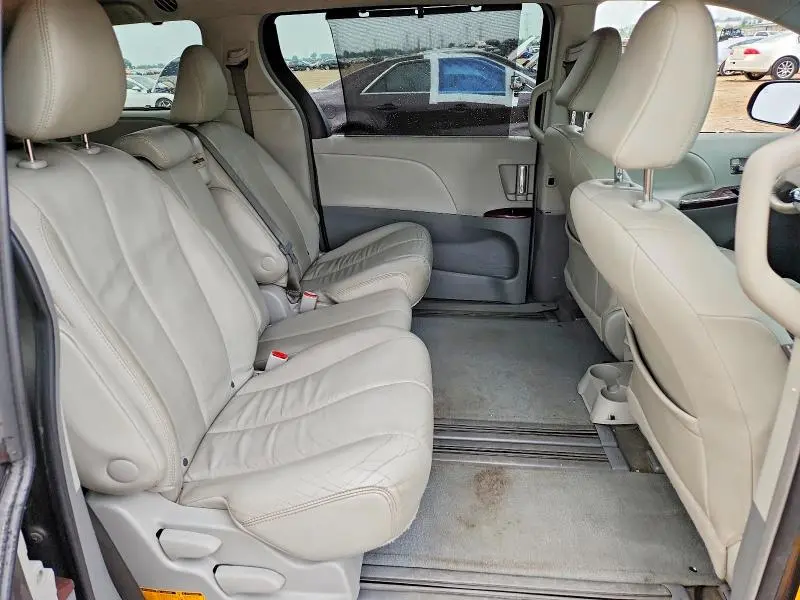 2013 TOYOTA SIENNA XLE 8-PASSENGER  