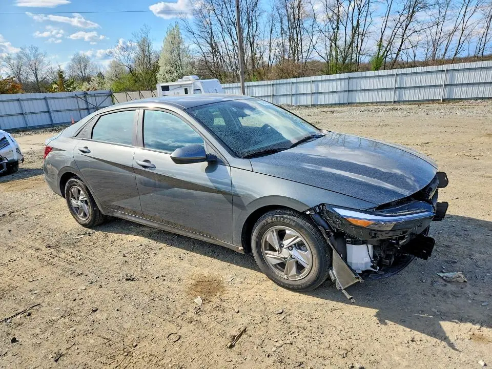 2025 HYUNDAI ELANTRA SE   