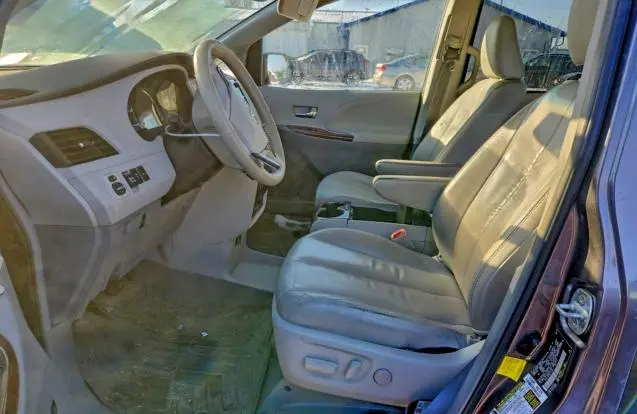 2011 TOYOTA SIENNA XLE  