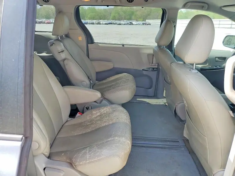 2012 TOYOTA SIENNA LE 8-PASSENGER  