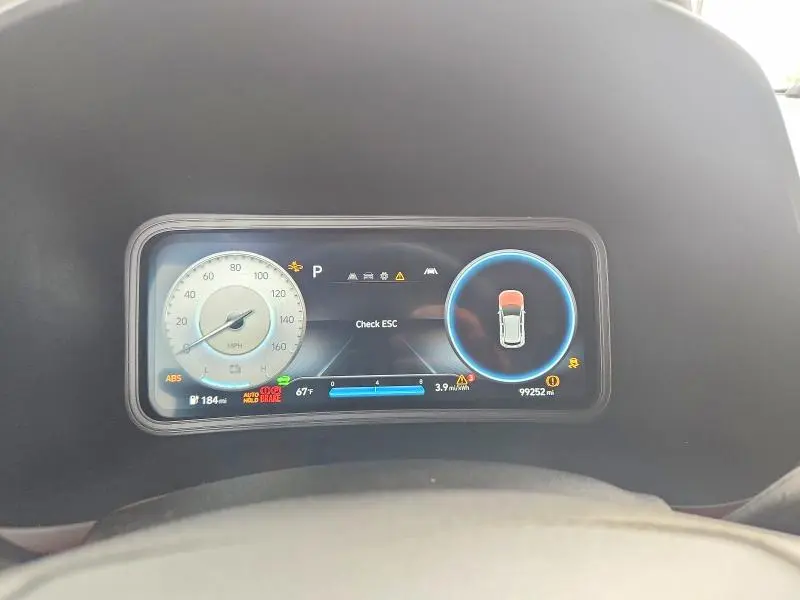 2023 HYUNDAI KONA SE  