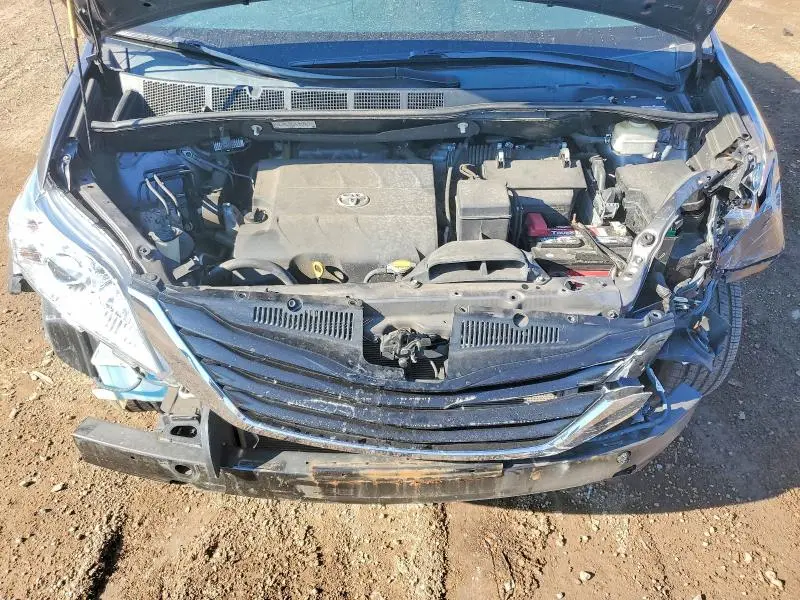 2014 TOYOTA SIENNA LE  