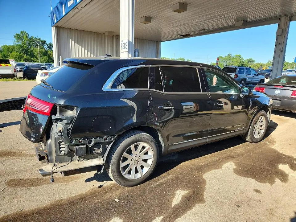 2014 LINCOLN MKT   