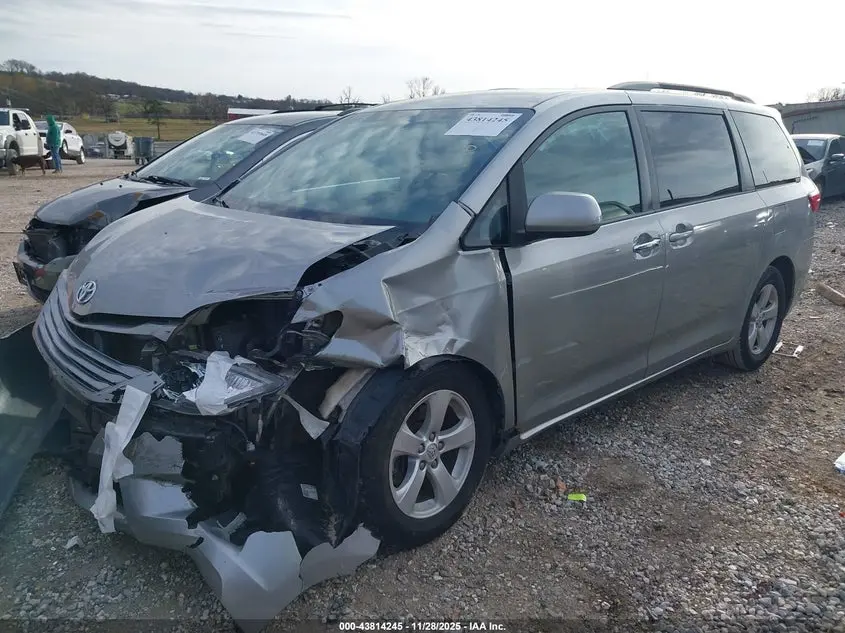 2015 TOYOTA SIENNA LE 8 PASSENGER