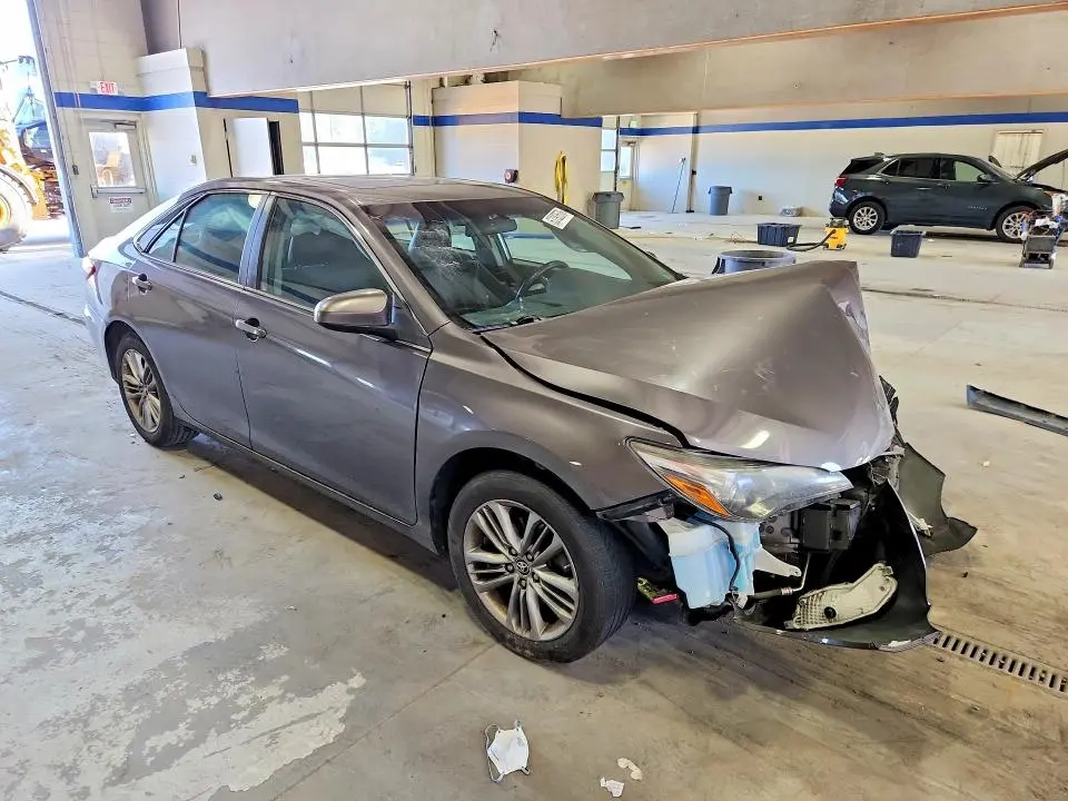 2015 TOYOTA CAMRY SE  