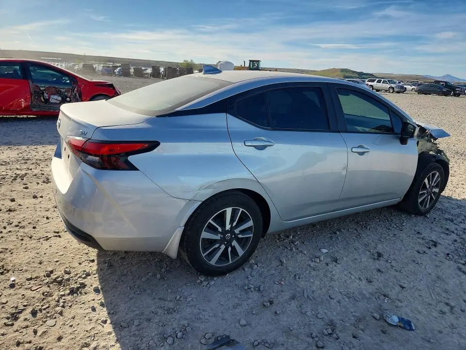 2022 NISSAN VERSA SV  