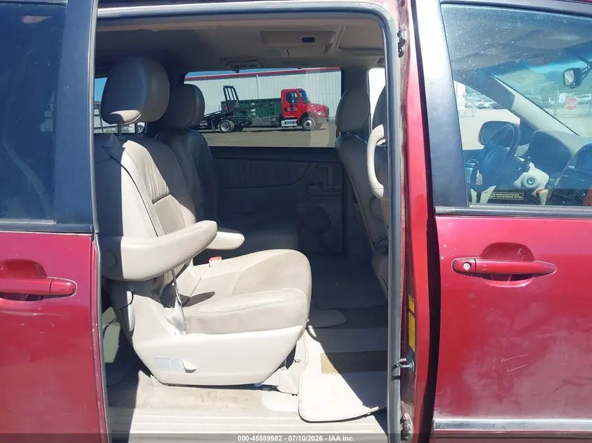 2010 TOYOTA SIENNA LIMITED