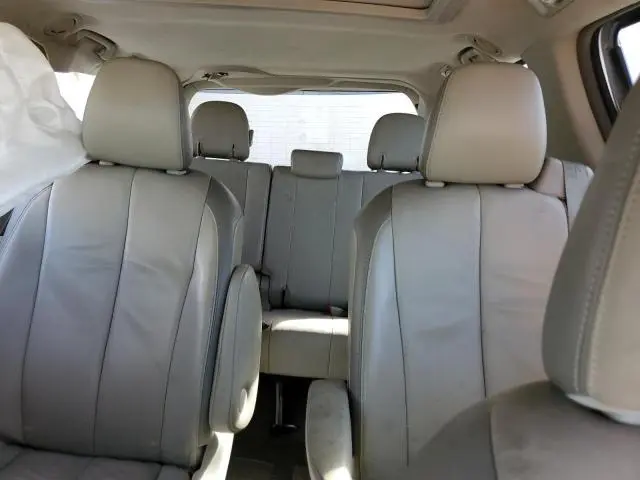 2013 TOYOTA SIENNA XLE  