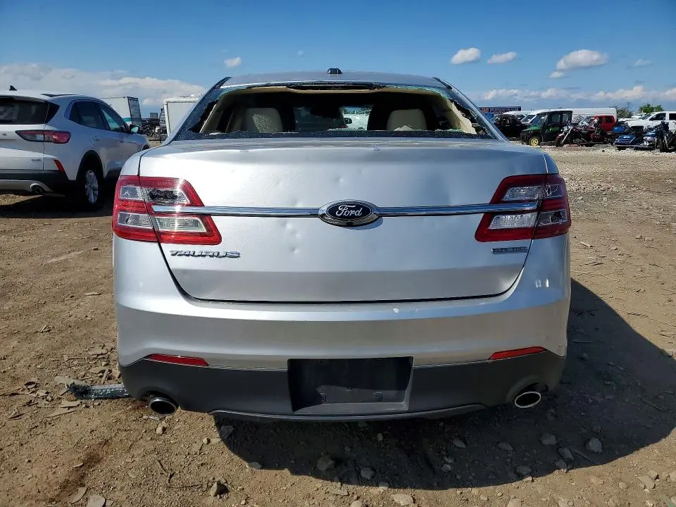 2018 FORD TAURUS SE  