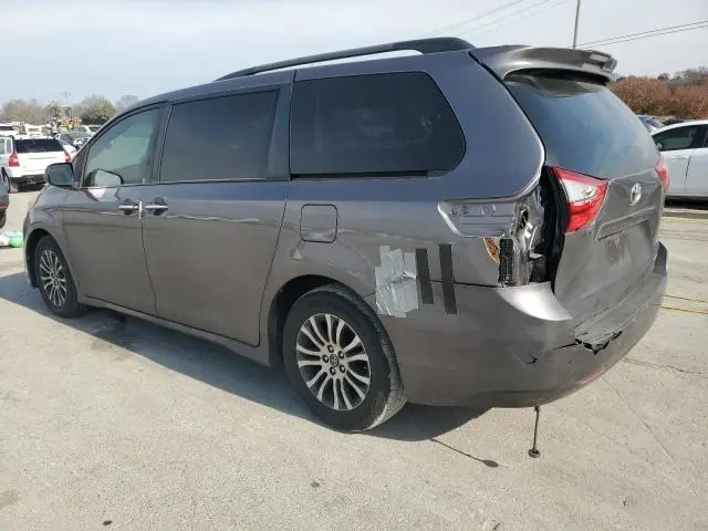 2019 TOYOTA SIENNA XLE  