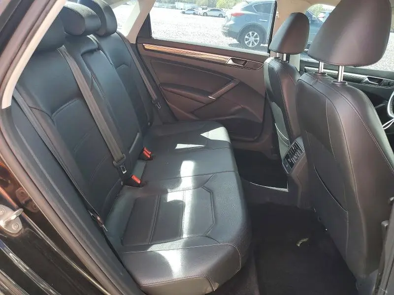 2018 VOLKSWAGEN PASSAT SE  