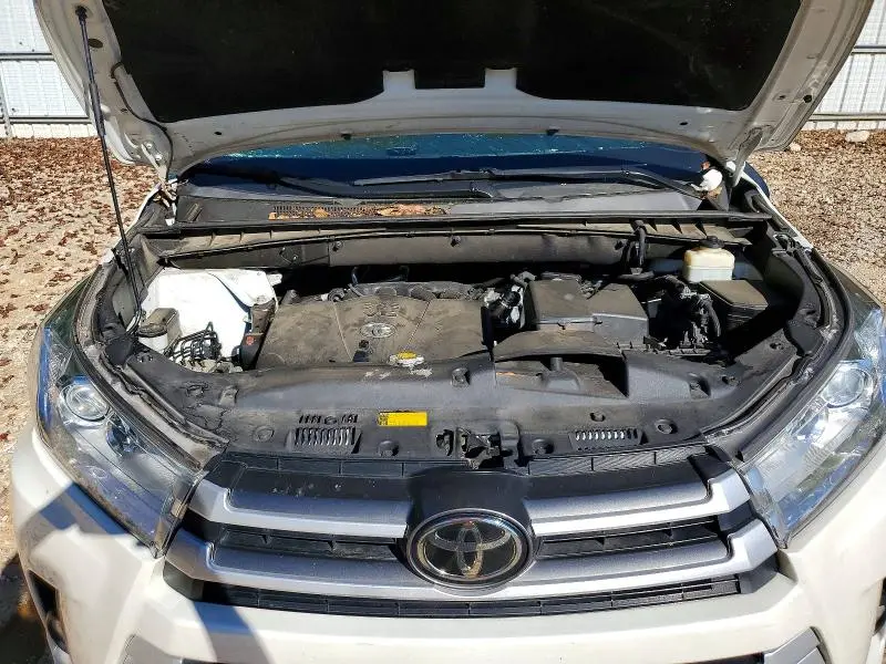 2017 TOYOTA HIGHLANDER XLE  