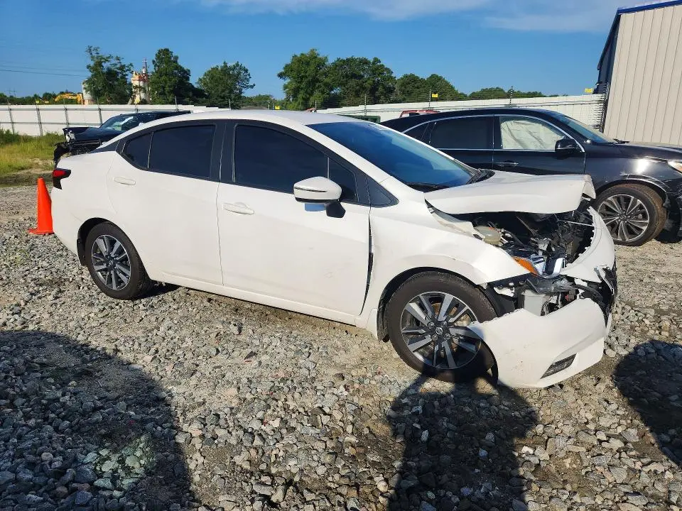 2021 NISSAN VERSA SV  