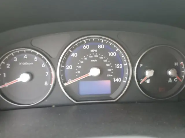 2010 HYUNDAI SANTA FE SE  