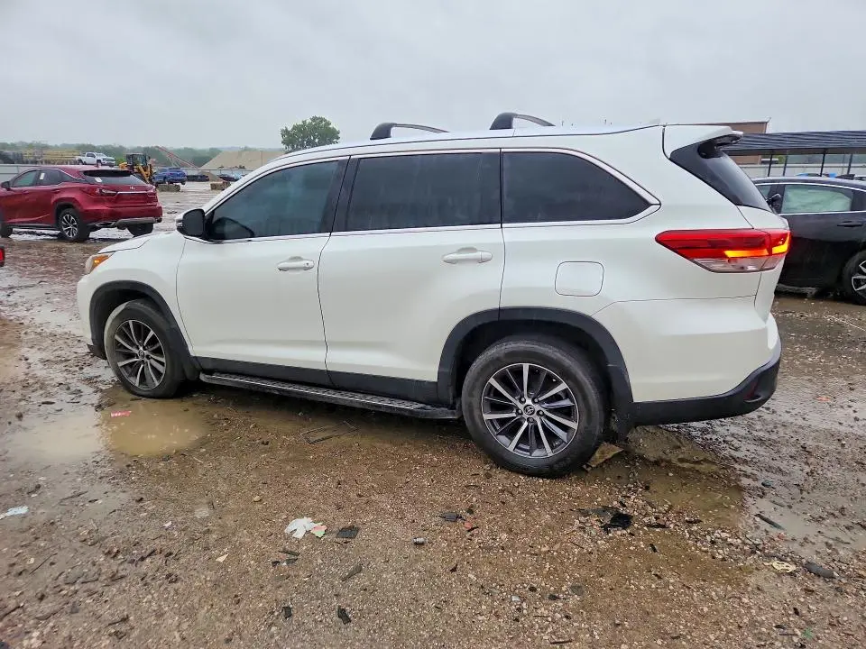 2019 TOYOTA HIGHLANDER XLE  