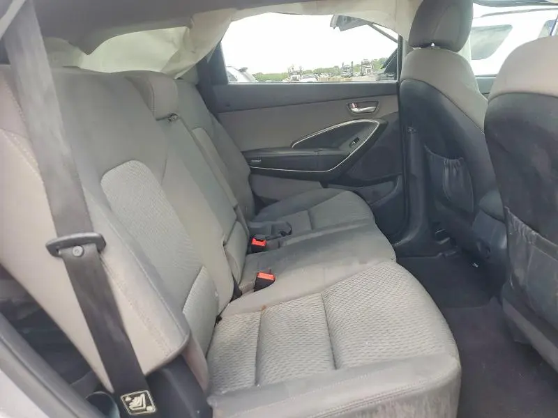 2018 HYUNDAI SANTA FE SE  