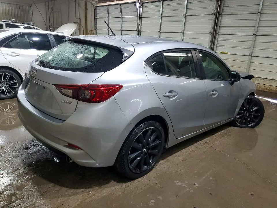 2018 MAZDA 3 TOURING  