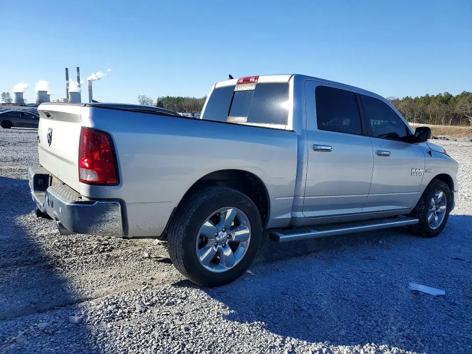 2016 RAM 1500 SLT  