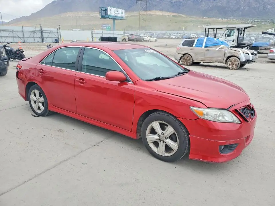 2011 TOYOTA CAMRY SE  