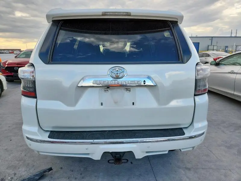 2018 TOYOTA 4RUNNER SR5  