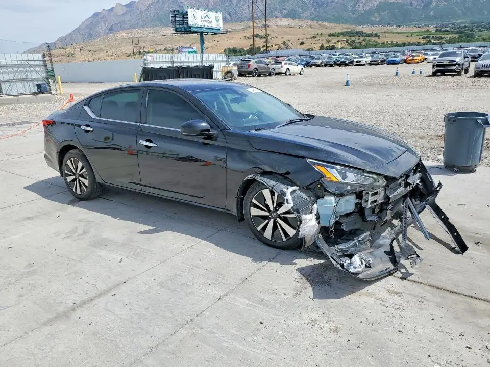2021 NISSAN ALTIMA SV  