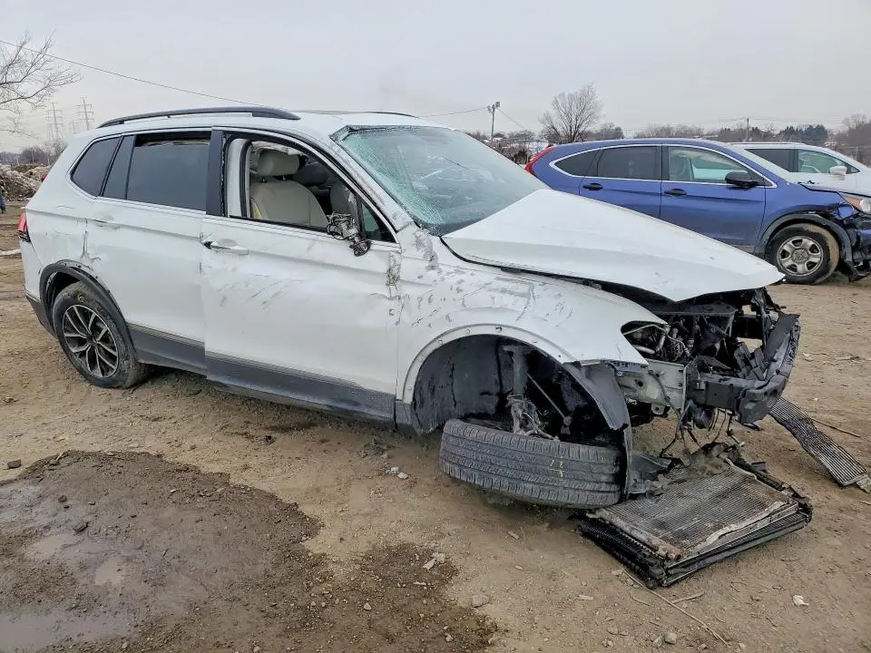 2021 VOLKSWAGEN TIGUAN SE  