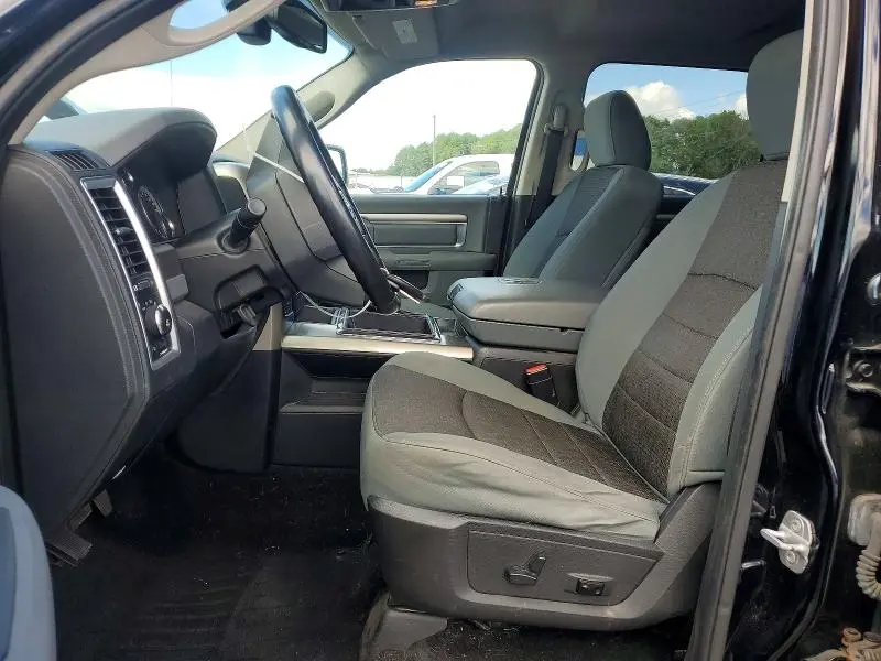 2013 RAM 1500 SLT  