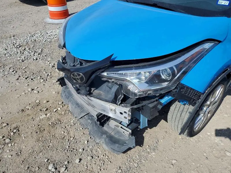 2019 TOYOTA C-HR XLE  