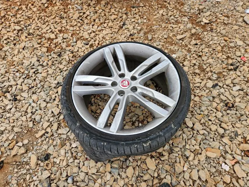 2017 JAGUAR XE PREMIUM  