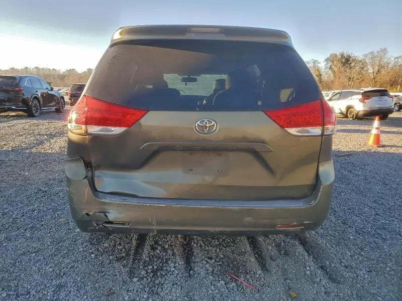 2011 TOYOTA SIENNA XLE  